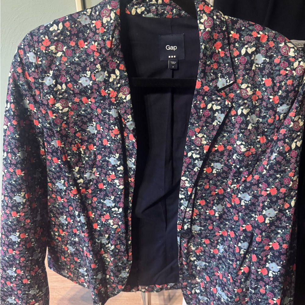 GAP Women's Floral Blazer - Navy and Red